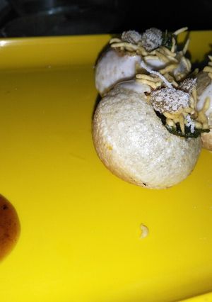 A picture of Golgappa chat.