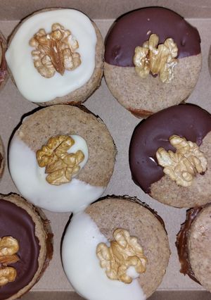 Una foto de Alfajores de nuez