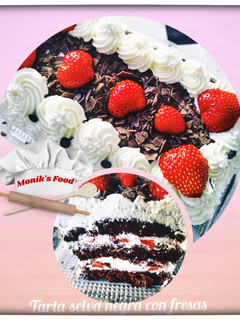 Una foto de Tarta Selva Negra con nata y fresas