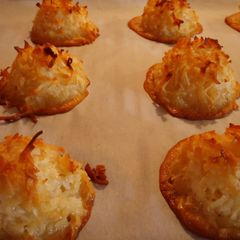 A picture of Coconut macroons.