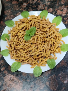 बेसन सेव(BESAN SEV RECIPE IN HINDI) रेसिपी मुख्य फोटो