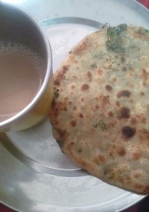 A picture of Methi Paratha.