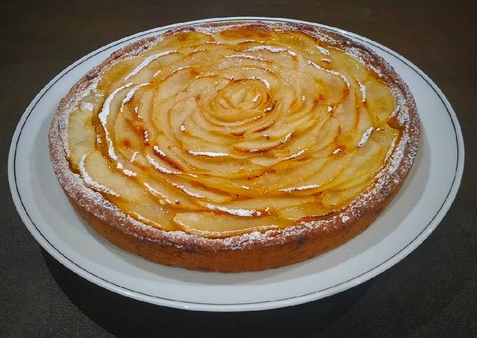 Crostata con zucca nocciole pere e cioccolato