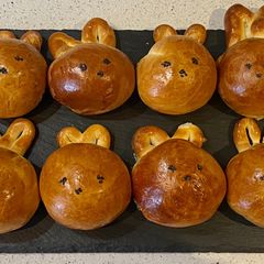 A picture of Easter bunny milk rolls with red bean.