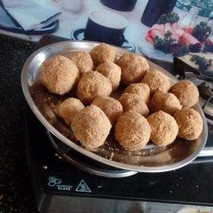 Peanuts laddu/groundnuts laddu A picture of Peanuts laddu/groundnuts laddu.