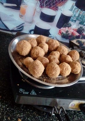 A picture of Peanuts laddu/groundnuts laddu.