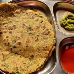 A picture of Palak paratha (spinach paratha).