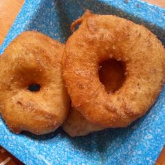 A picture of Semolina Doughnuts.