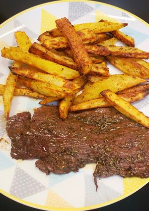 Une photo de Bavette de bœuf et frites maison au four