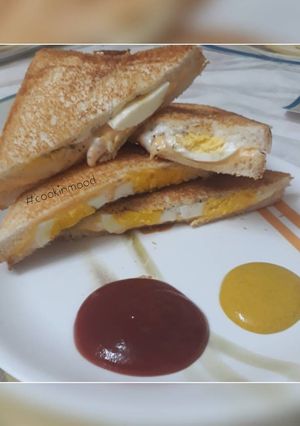 A picture of Boiled egg sandwich.