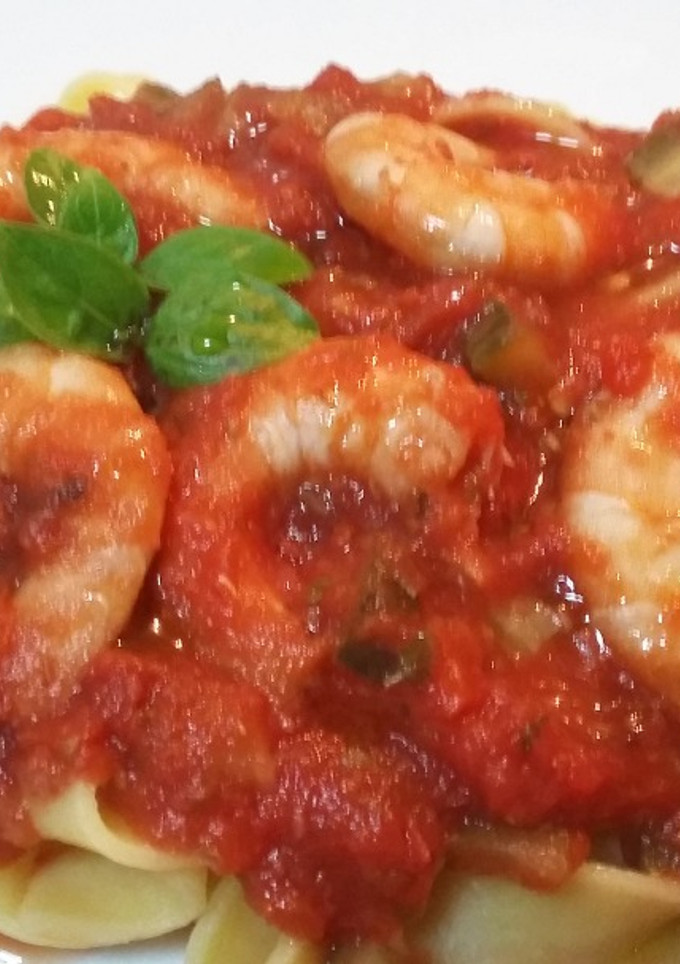 Una foto de Tagliatelle con langostinos