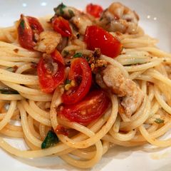 A picture of Red snapper and tomato aglio e olio.