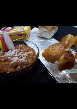 પાવ ભાજી (PAv Bhaji Recipe in Gujarati) રેસીપી મુખ્ય ફોટો
