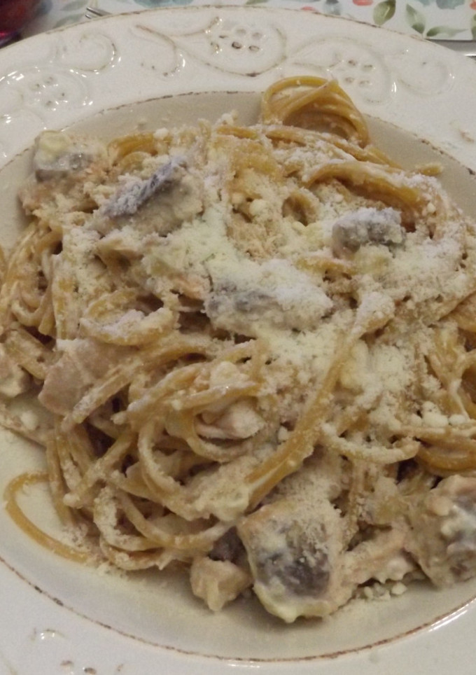 Una foto de Spaghetti con salmón salvaje al aroma de vino manzanilla
