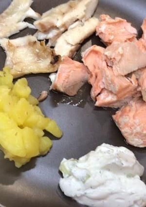 Foto di Filetti di pesce al sale con patate veloci