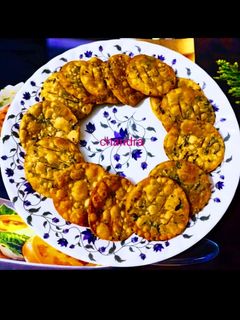आटे और पालक की कड़क पूरी (atte aur palak ki kadak poori recipe in Hindi) रेसिपी मुख्य फोटो