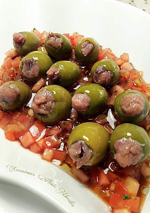 Foto principal de Aceitunas gordales rellenas de melvas en salazon