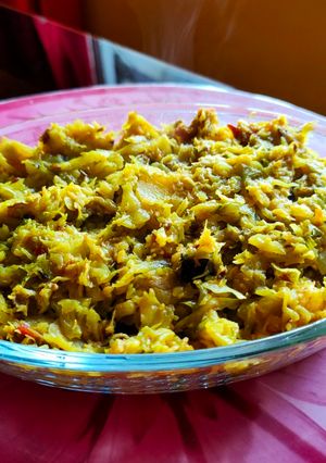 মাছের মাথা দিয়ে বাঁধাকপি (macher matha diye bandhakopi recipe in Bengali) রেসিপির প্রধান ছবি