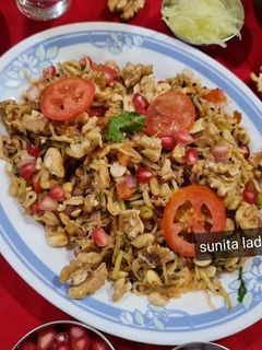 वॉलनट पपाया मैंगो सलाद (walnut papaya mango salad recipe in Hindi) रेसिपी मुख्य फोटो