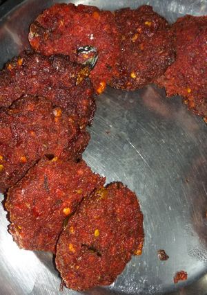 A picture of Beetroot vada.