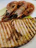 Grigliata di Pesce Spada e Gamberoni con Salsa Vinaigrette