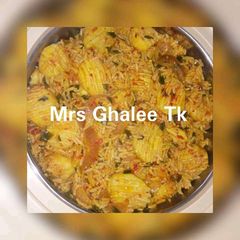 A picture of Jallof rice with Irish potatoes.