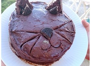 Una foto de Torta gatito puro chocolate y oreo 🐈