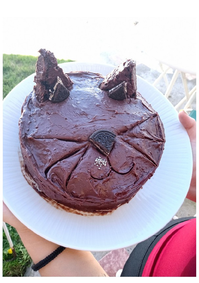 Una foto de Torta gatito puro chocolate y oreo 🐈