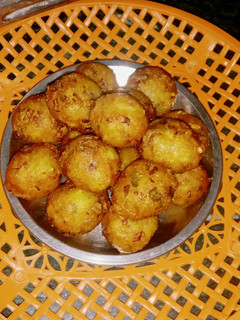 क्रिस्पी पोटैटो बॉल्स (crispy potato balls recipe in Hindi) रेसिपी मुख्य फोटो