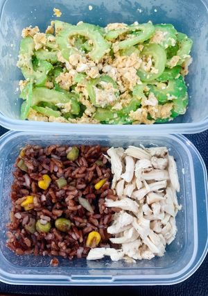 Hình của món EAT CLEAN - GÀ XÉ MIX KHỔ QUA XÀO TRỨNG.