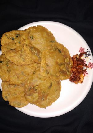 A picture of Mix Flour Methi Poori.