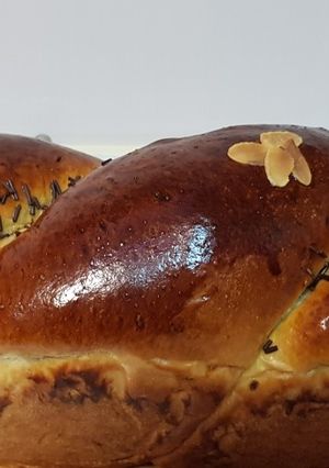 O poză a rețetei Cozonac împletit cu nucă, cacao și rahat.