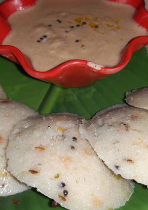 A picture of Rava idli and rava tarka idli.