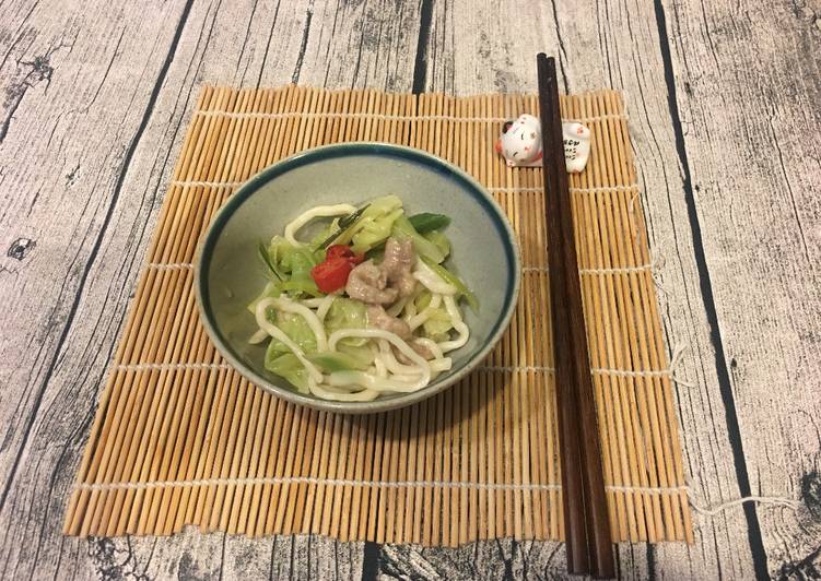 蒜苗肉絲炒麵