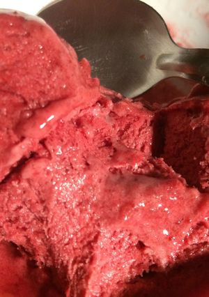 Una foto de Helado de mora silvestre