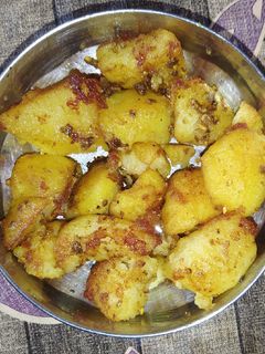 चटपटे आलू चाट (Chatpate aloo chaat recipe in Hindi) रेसिपी मुख्य फोटो