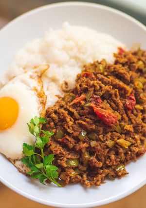 A picture of Japanese-style dry keema curry.