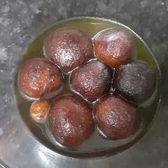 A picture of Gulab Jamun.