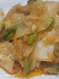 Repollo guisado con espárragos verdes