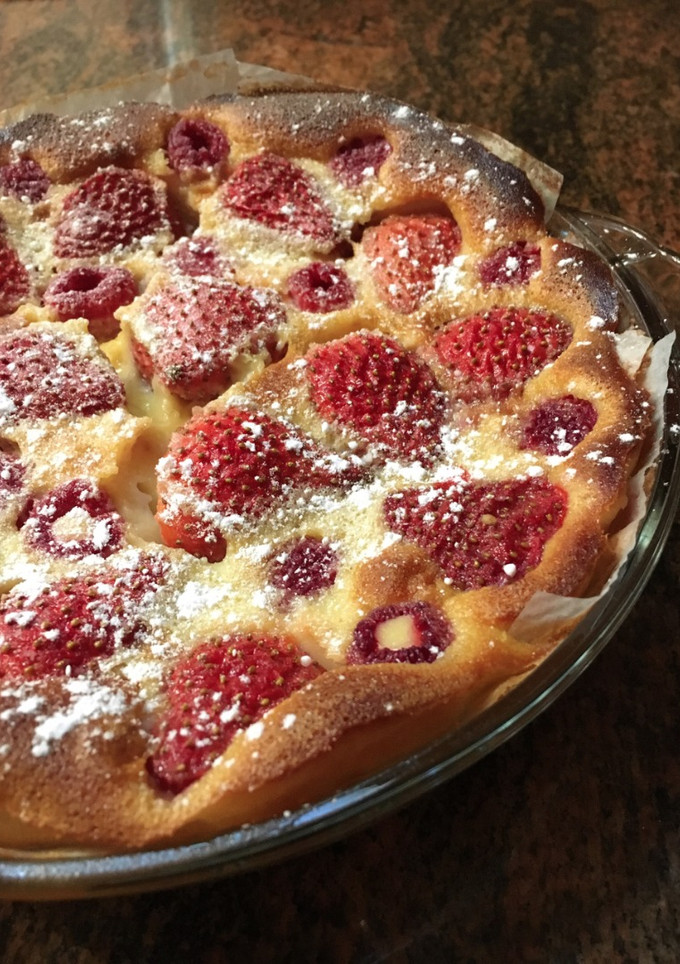 Una foto de Clafoutis de fresas
