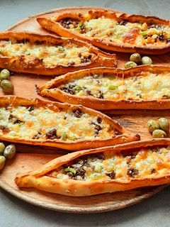 صورة لوصفة قوارب البيتزا على الطريقة تركية 🇹🇷🍕