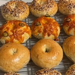 A picture of Jalapeño Cheddar Cheese Bagels.