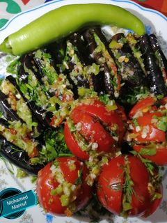 صورة لوصفة باذنجان مخلل وطماطم بالخلطة 😋