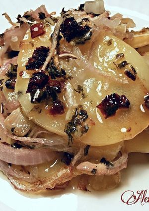 Foto principal de Patatas confitadas con cebollas al horno