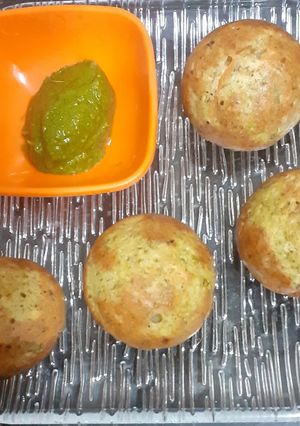 A picture of Healthy Moongdal Appe with veggies.