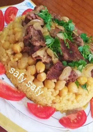 A picture of Maqluba with Chickpeas and Beef.