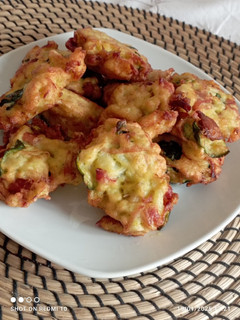Foto di Frittelle di cavolo e zucchine