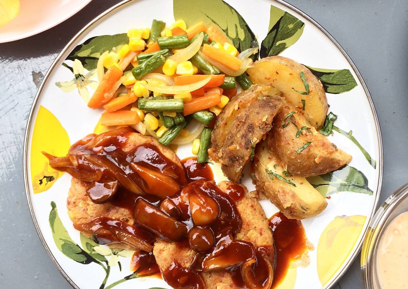 Steak Tempe Kornet Saus Jamur