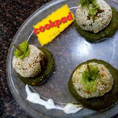 A picture of Crispy suprised stuffed falhari balls.