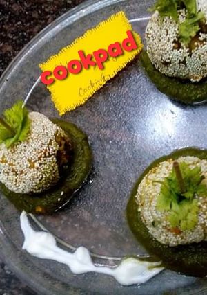 A picture of Crispy suprised stuffed falhari balls.